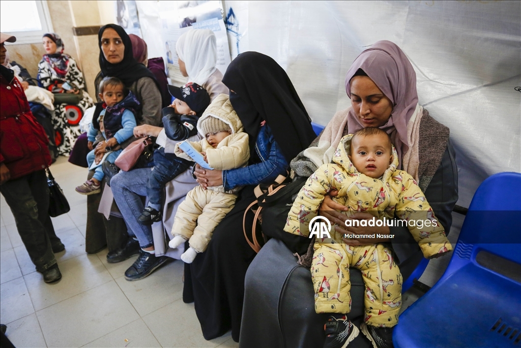 Gazze’de UNRWA kliniği, ilaç ve malzeme eksikliğine rağmen hizmet vermeyi sürdürüyor