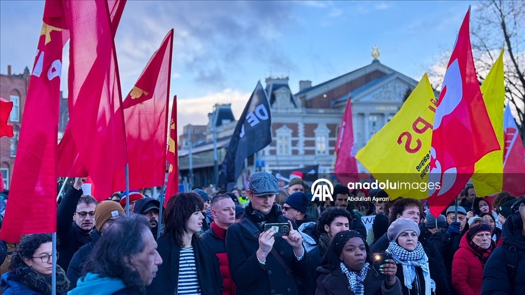 Hollanda’da ABD’nin Venezuela’ya askeri müdahalesi protesto edildi