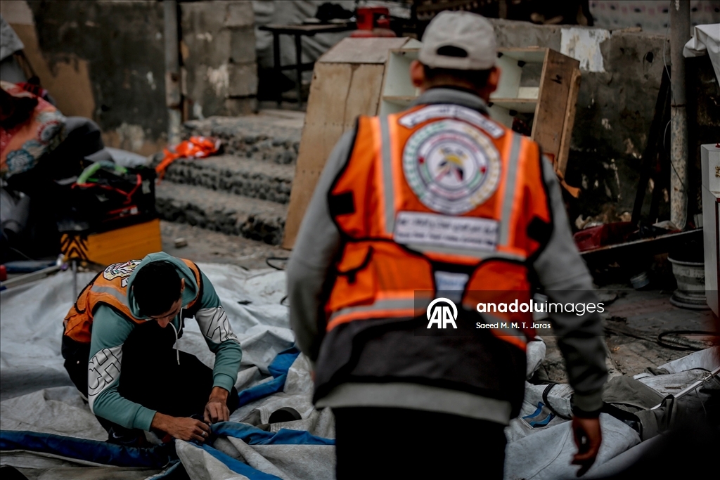 Gazze’de sivil savunma ekipleri sahilde kurulan çadırlarda görev yapıyor