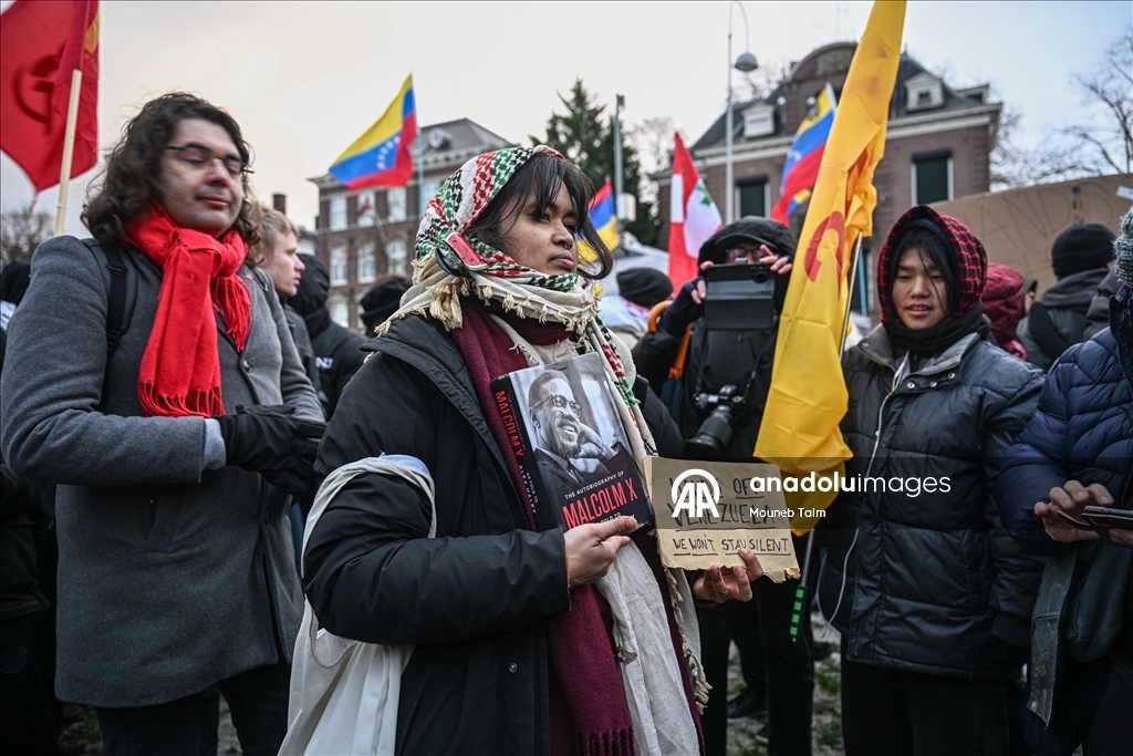 Hollanda’da ABD’nin Venezuela’ya askeri müdahalesi protesto edildi