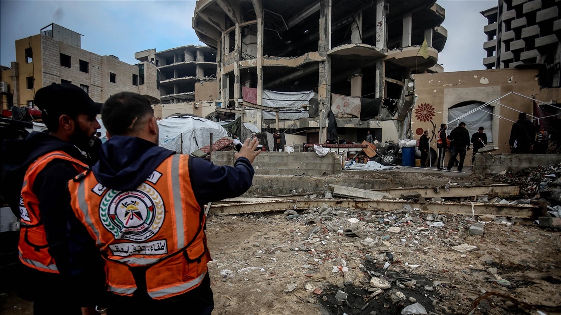 Gazze’de sivil savunma ekipleri sahilde kurulan çadırlarda görev yapıyor