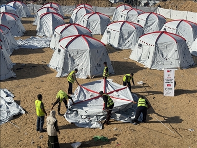 جمعية "خيرات" التركية تقيم مخيما لإيواء 300 نازح في غزة