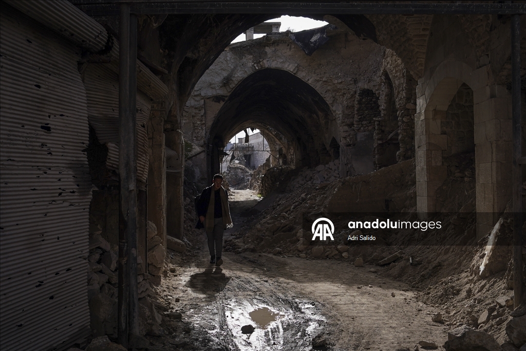 Traces of war in Aleppo and daily life