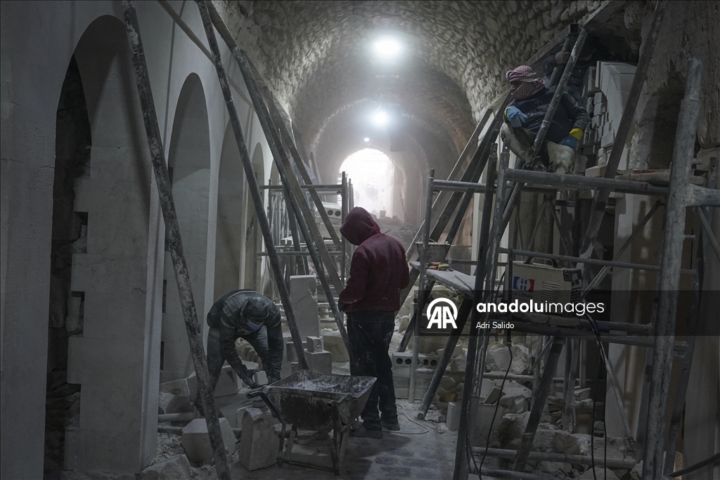 Traces of war in Aleppo and daily life