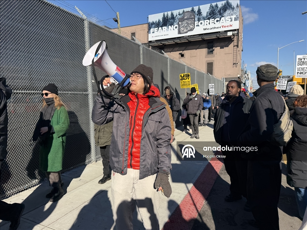 У следственного изолятора, куда доставлен Мадуро, прошла акция протеста