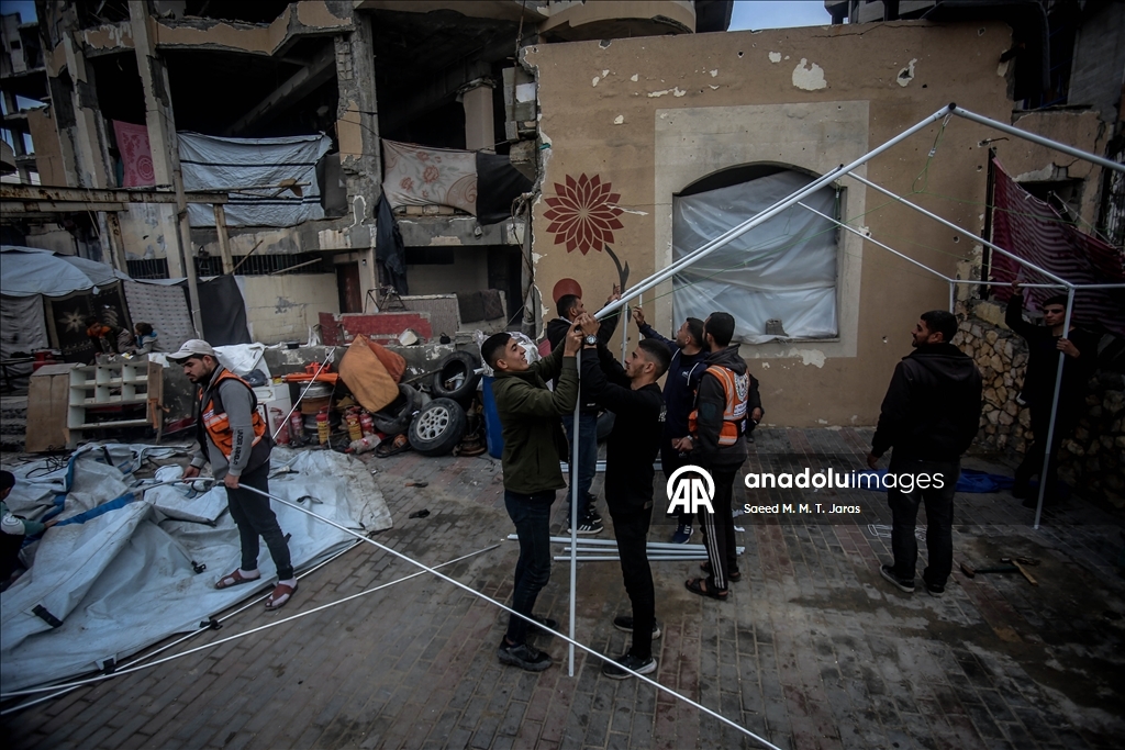 В Газе спасатели несут службу в палатках, установленных на побережье