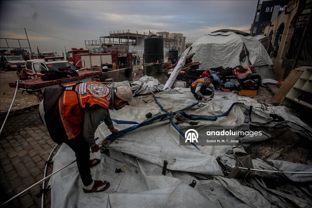 В Газе спасатели несут службу в палатках, установленных на побережье