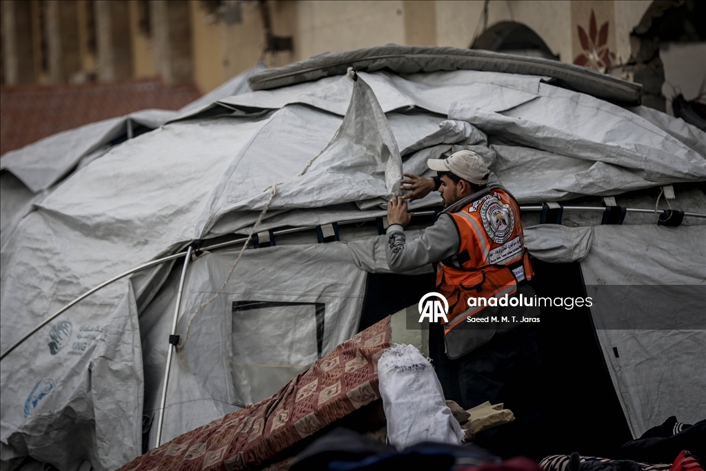 В Газе спасатели несут службу в палатках, установленных на побережье