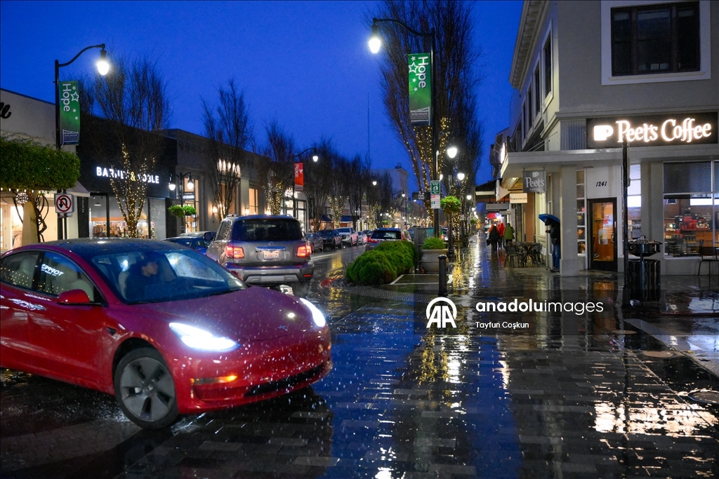 ABD’de yağmurlu hava Burlingame’de etkisini gösterdi