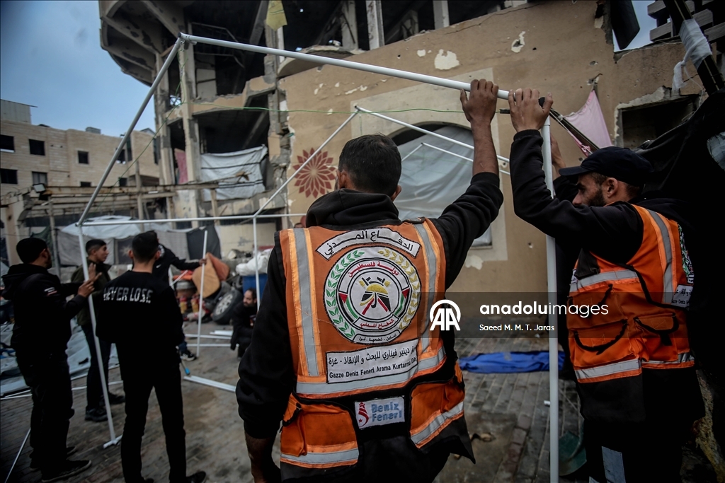 В Газе спасатели несут службу в палатках, установленных на побережье