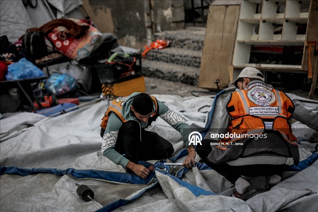 В Газе спасатели несут службу в палатках, установленных на побережье