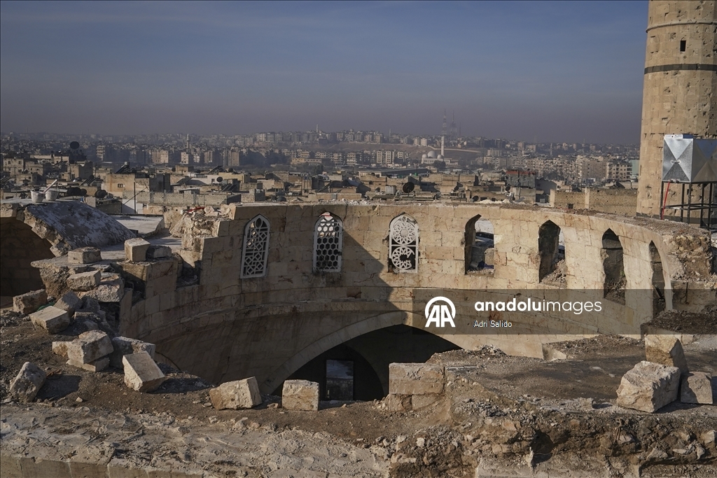 Traces of war in Aleppo and daily life