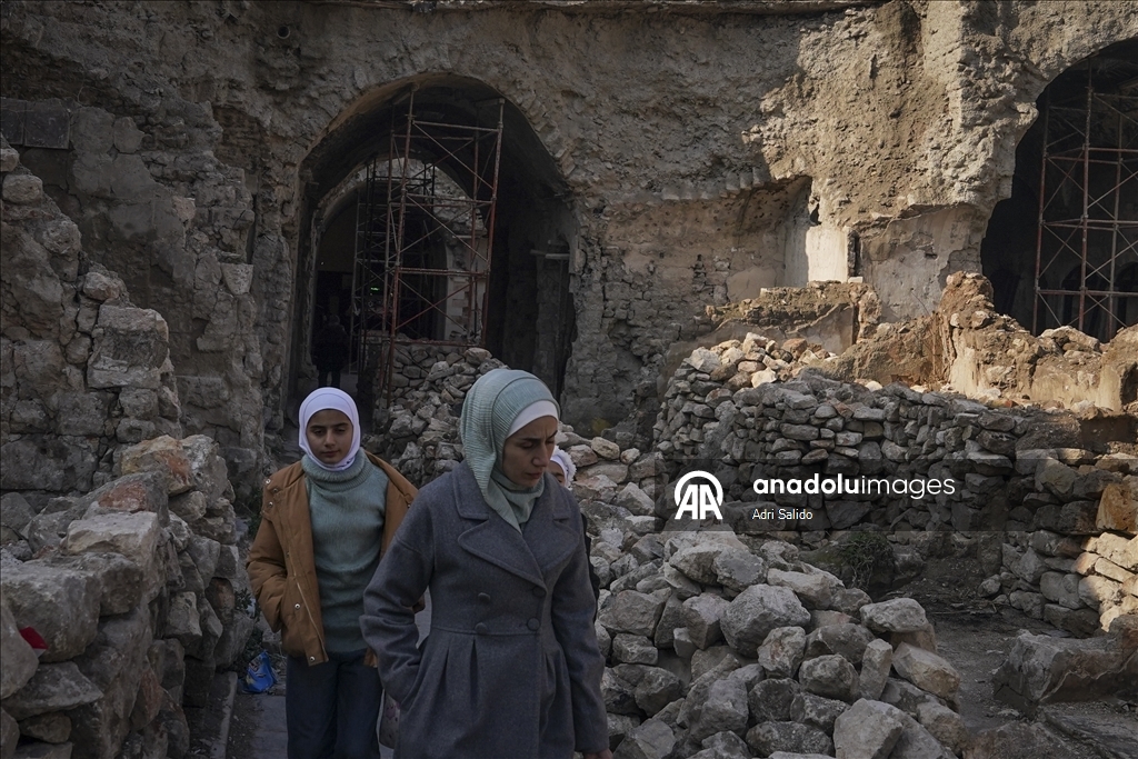 Traces of war in Aleppo and daily life