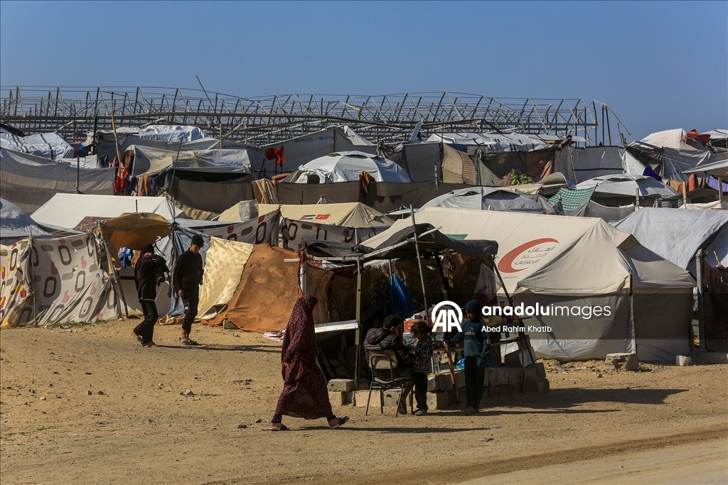 Han Yunus’ta yıkıntılar arasında yaşam mücadelesi