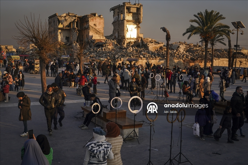 Traces of war in Aleppo and daily life