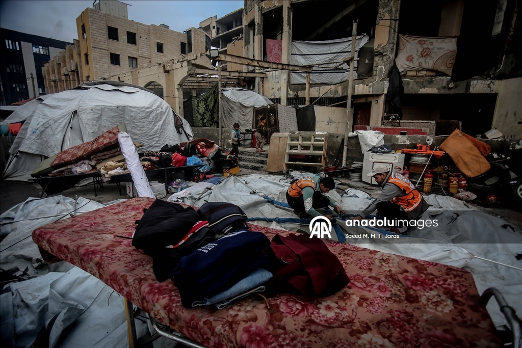 В Газе спасатели несут службу в палатках, установленных на побережье