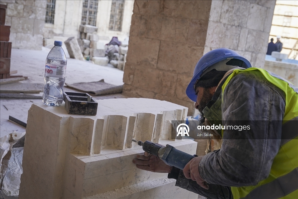 Traces of war in Aleppo and daily life