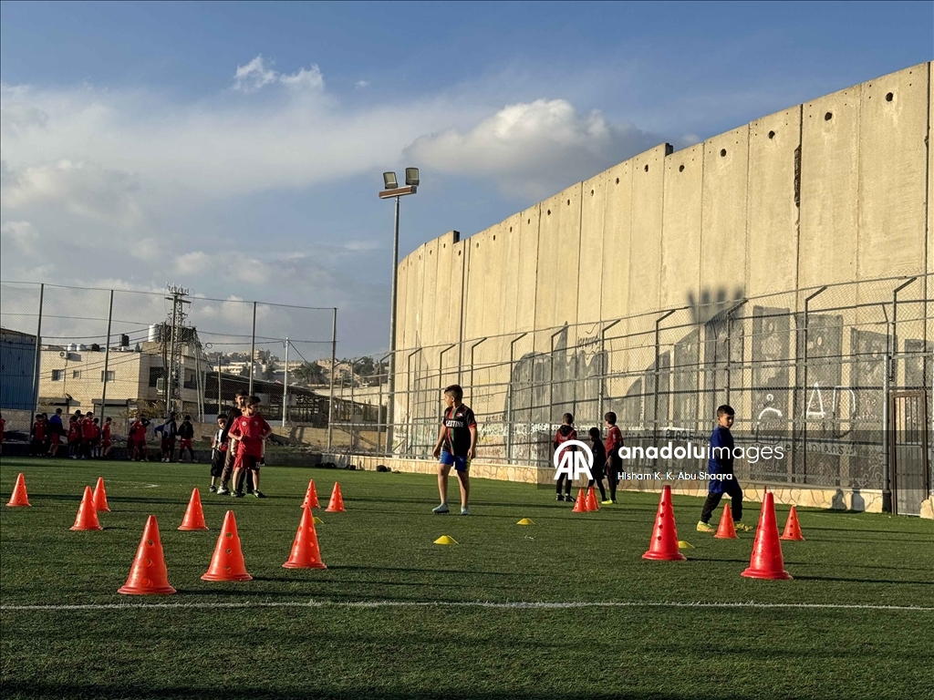 الضفة.. جريمة هدم إسرائيلية تهدد ملعب مخيم عايدة