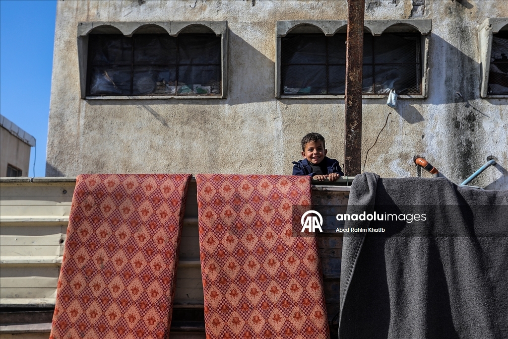 Han Yunus’ta yıkıntılar arasında yaşam mücadelesi