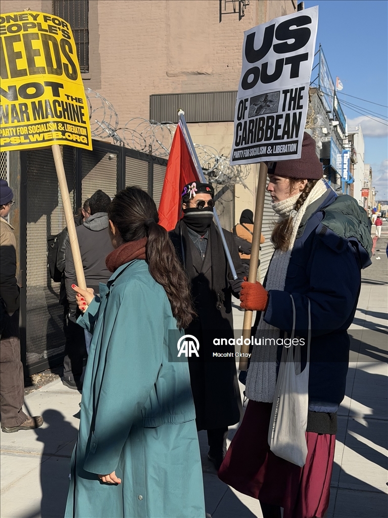 У следственного изолятора, куда доставлен Мадуро, прошла акция протеста