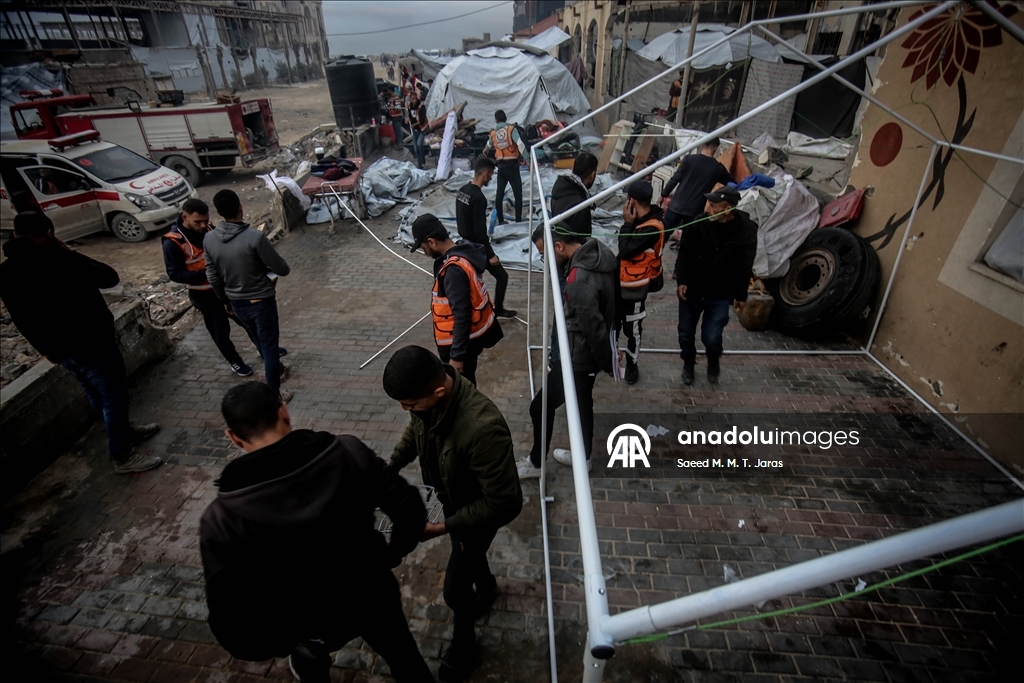 В Газе спасатели несут службу в палатках, установленных на побережье