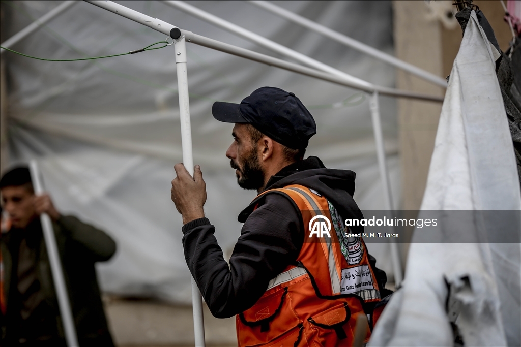 В Газе спасатели несут службу в палатках, установленных на побережье