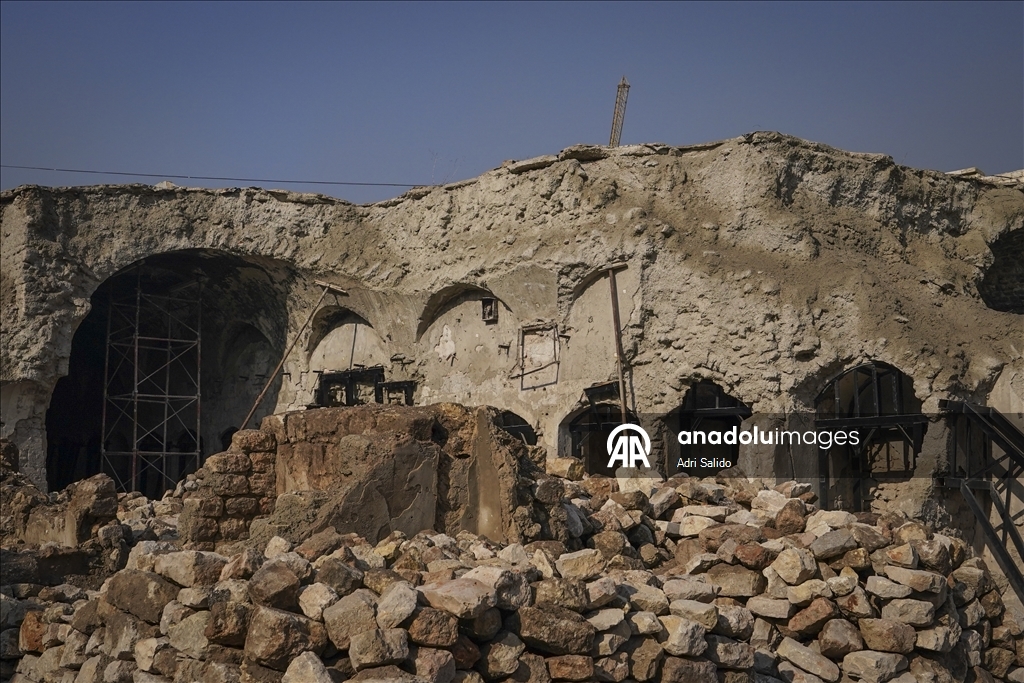 Traces of war in Aleppo and daily life