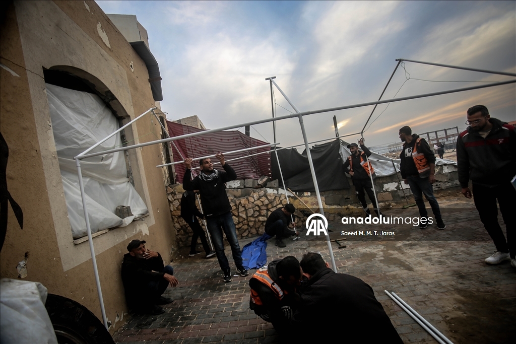 В Газе спасатели несут службу в палатках, установленных на побережье