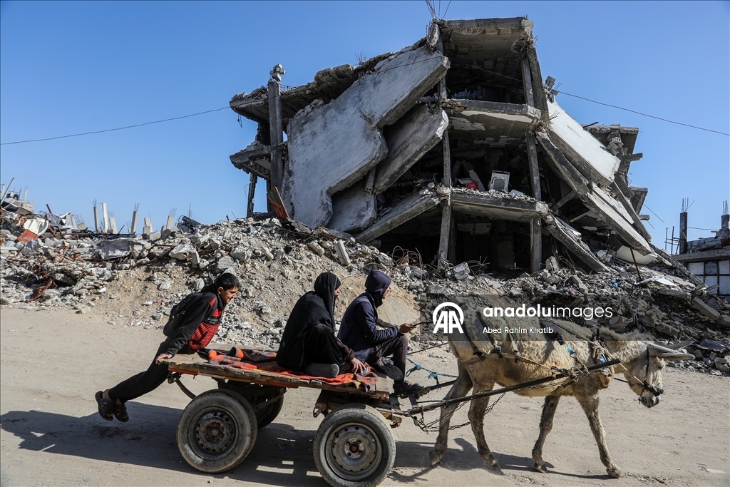 Han Yunus’ta yıkıntılar arasında yaşam mücadelesi