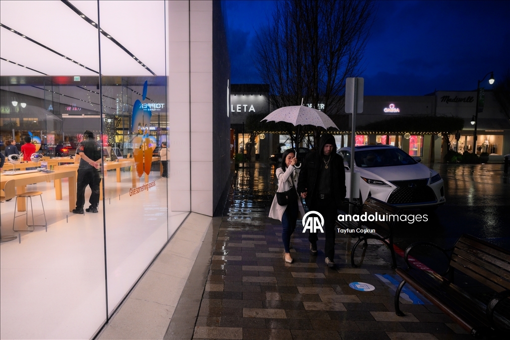 ABD’de yağmurlu hava Burlingame’de etkisini gösterdi