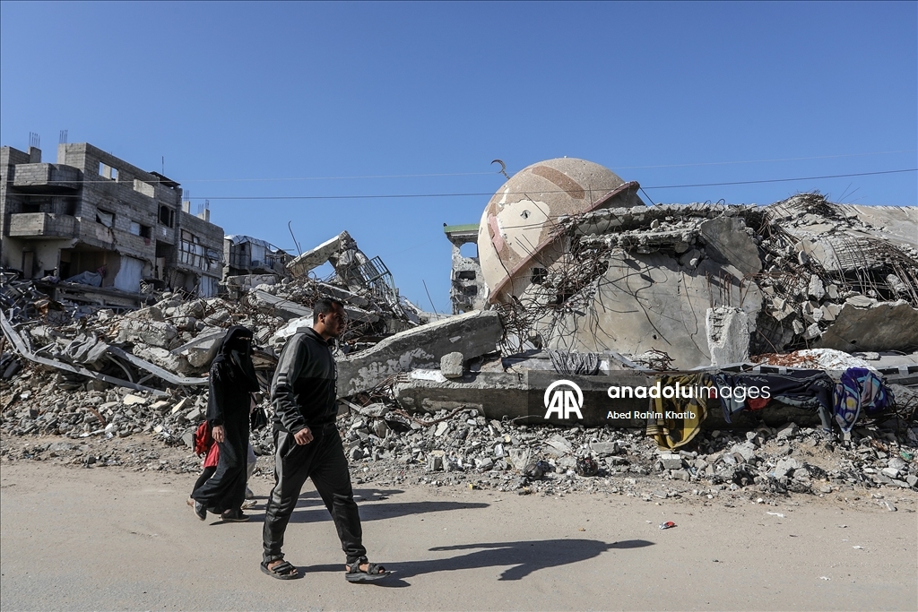 Han Yunus’ta yıkıntılar arasında yaşam mücadelesi