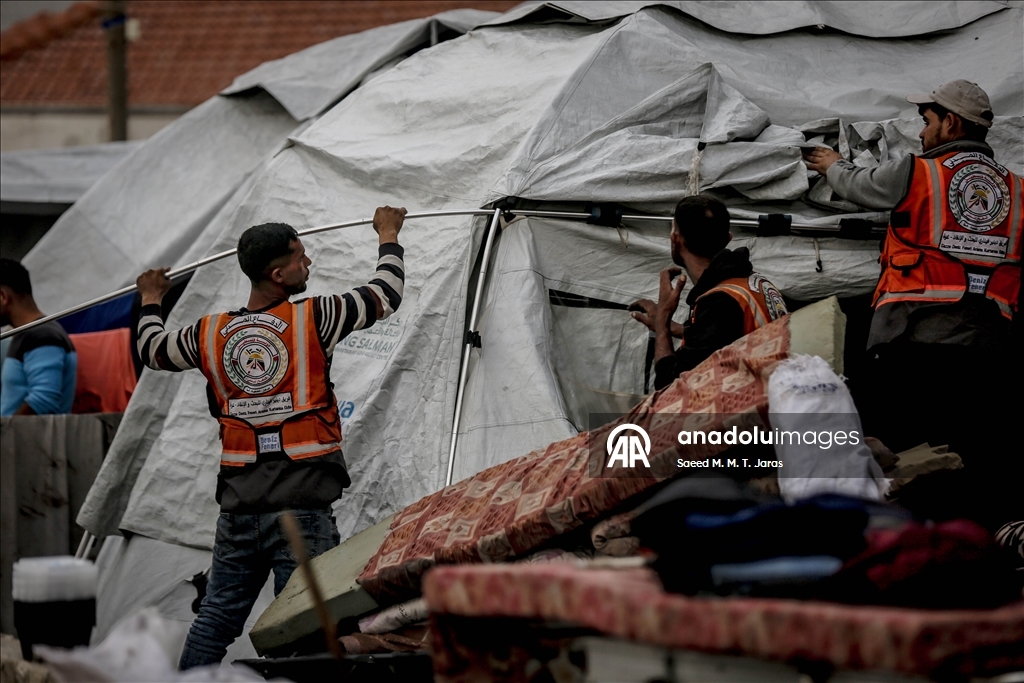 В Газе спасатели несут службу в палатках, установленных на побережье