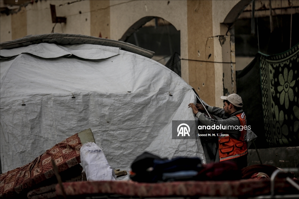 В Газе спасатели несут службу в палатках, установленных на побережье