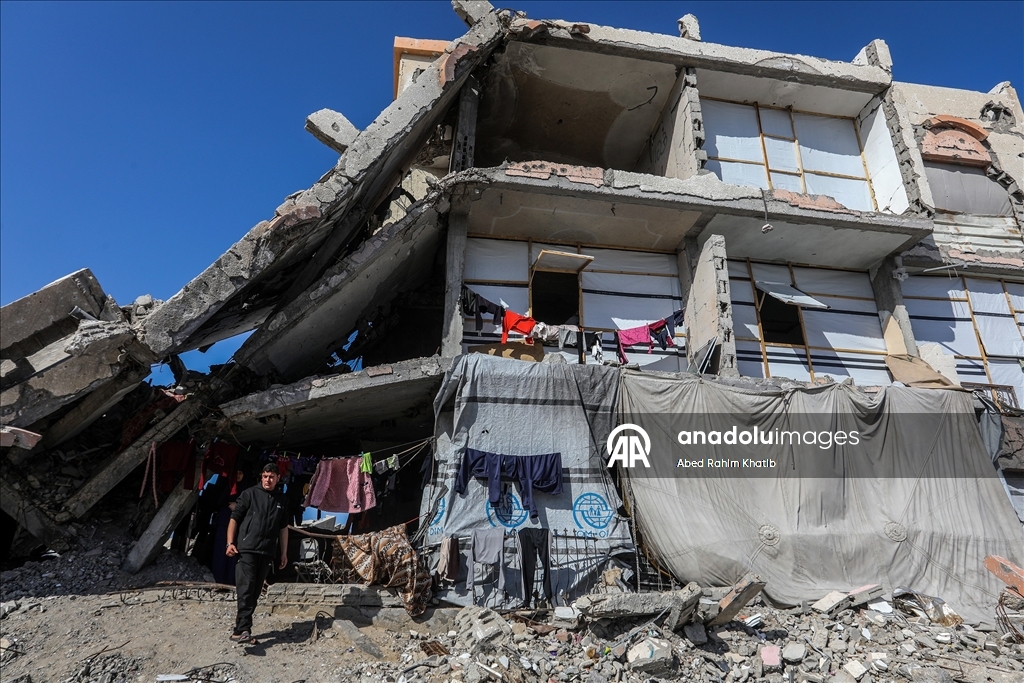 Han Yunus’ta yıkıntılar arasında yaşam mücadelesi