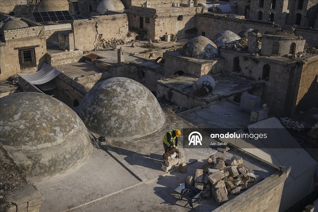 Traces of war in Aleppo and daily life