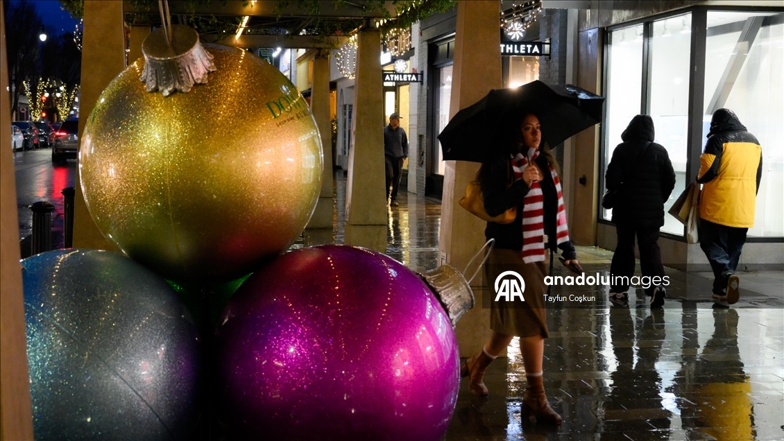 ABD’de yağmurlu hava Burlingame’de etkisini gösterdi