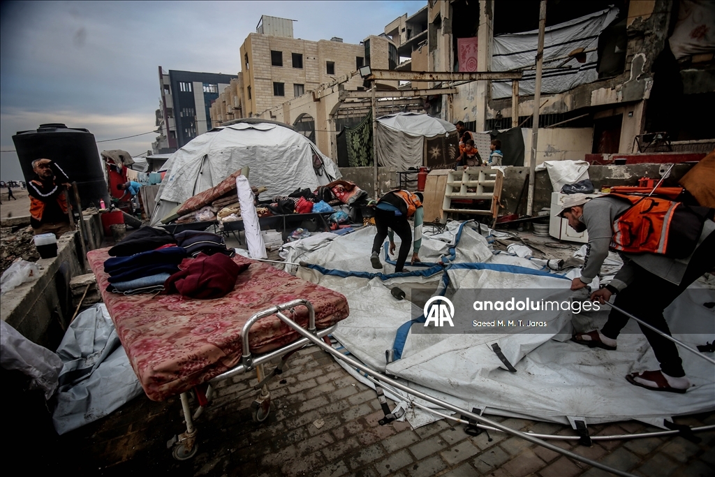 В Газе спасатели несут службу в палатках, установленных на побережье