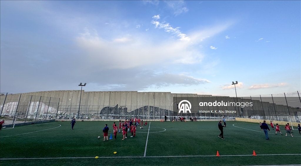 الضفة.. جريمة هدم إسرائيلية تهدد ملعب مخيم عايدة