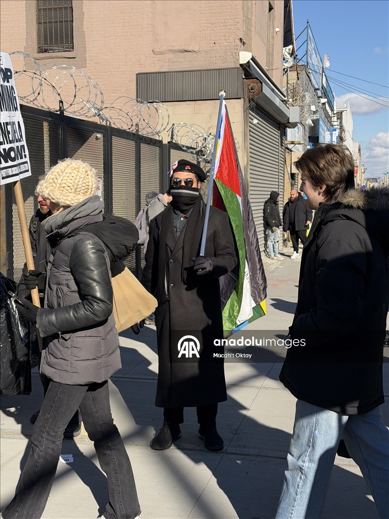 У следственного изолятора, куда доставлен Мадуро, прошла акция протеста