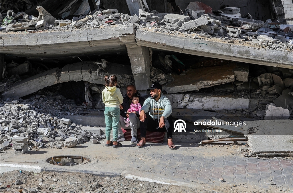 Han Yunus’ta yıkıntılar arasında yaşam mücadelesi