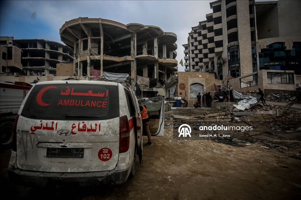 В Газе спасатели несут службу в палатках, установленных на побережье