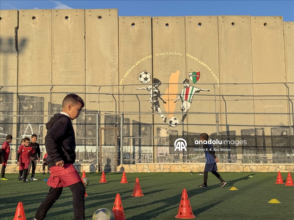 الضفة.. جريمة هدم إسرائيلية تهدد ملعب مخيم عايدة