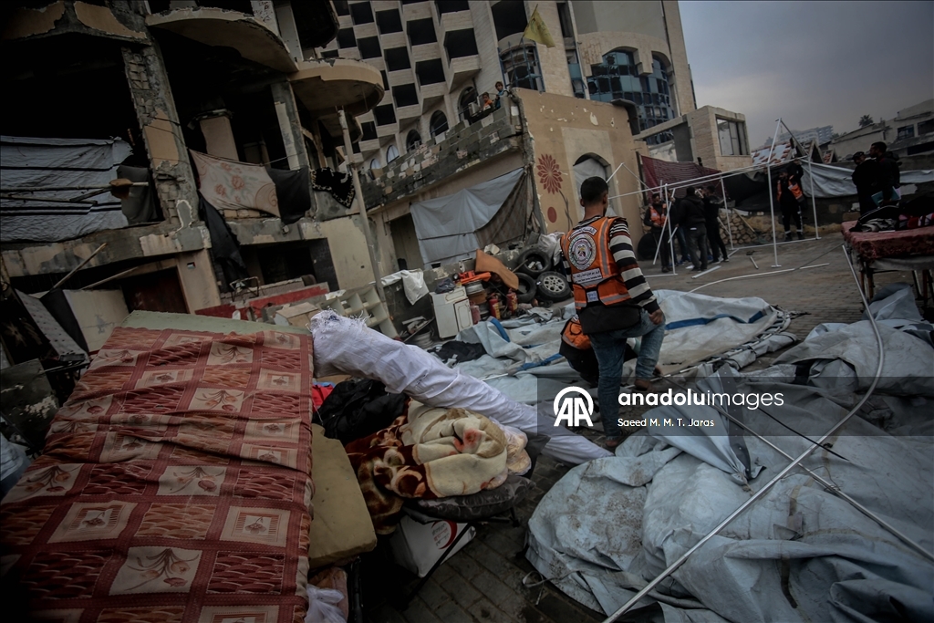 В Газе спасатели несут службу в палатках, установленных на побережье