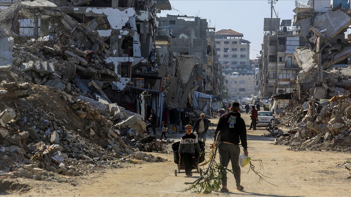 Han Yunus’ta yıkıntılar arasında yaşam mücadelesi