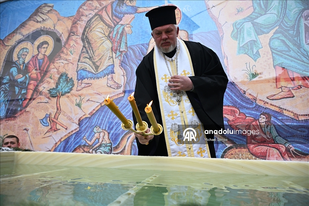 Во Львове прошло освящение воды на Богоявление