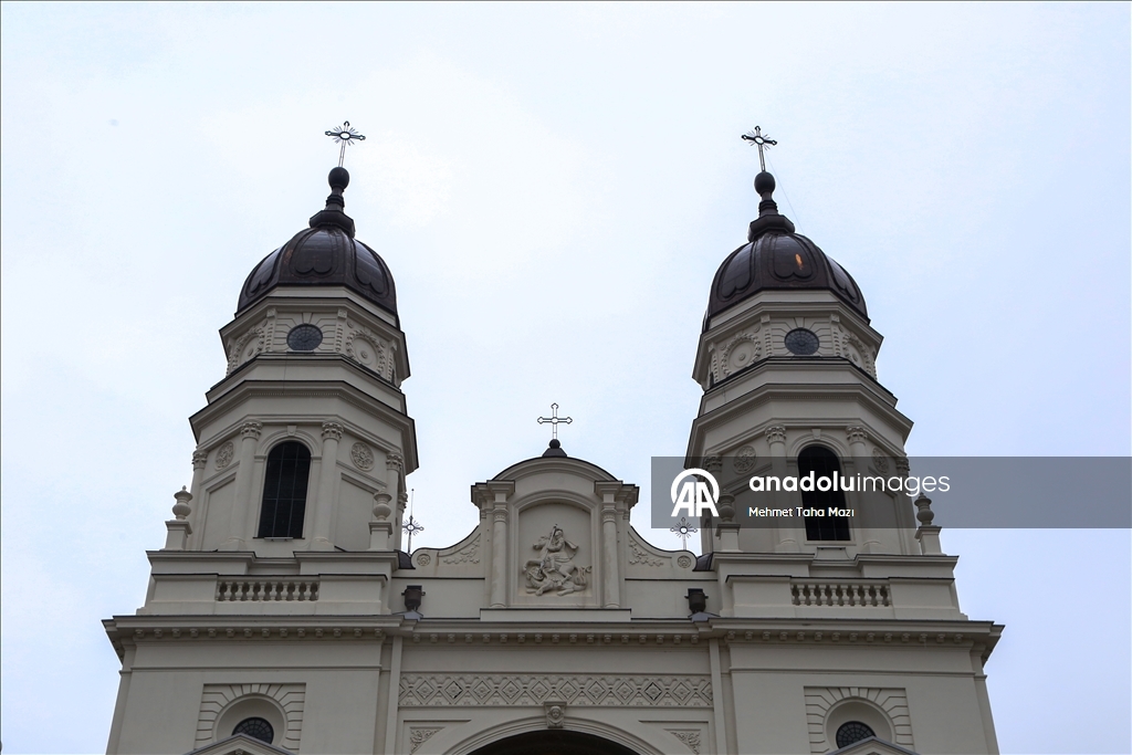 Romanya’nın kültür ve inanç merkezi Yaş, tarihi yapılarıyla öne çıkıyor
