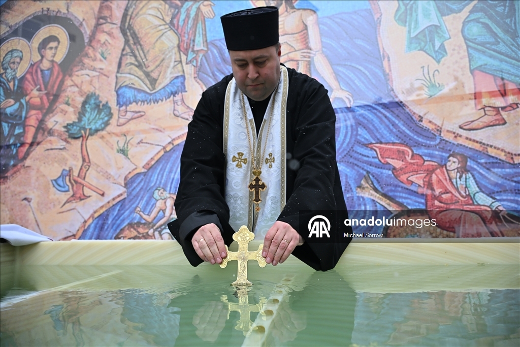 Во Львове прошло освящение воды на Богоявление