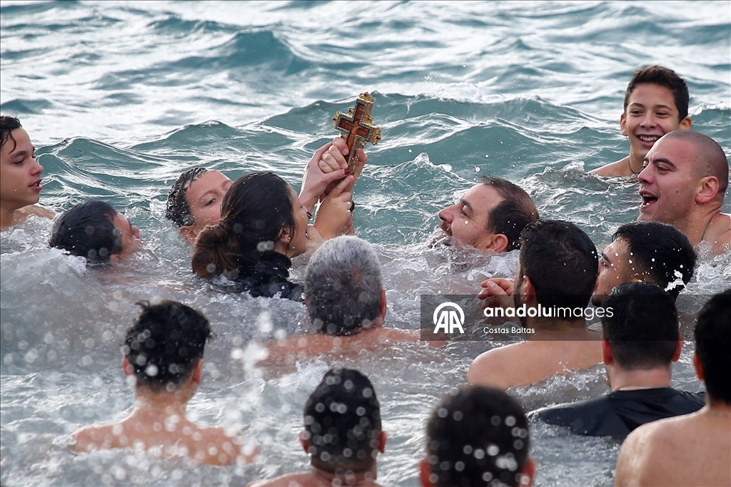 В греческом Пирее празднуют Богоявление