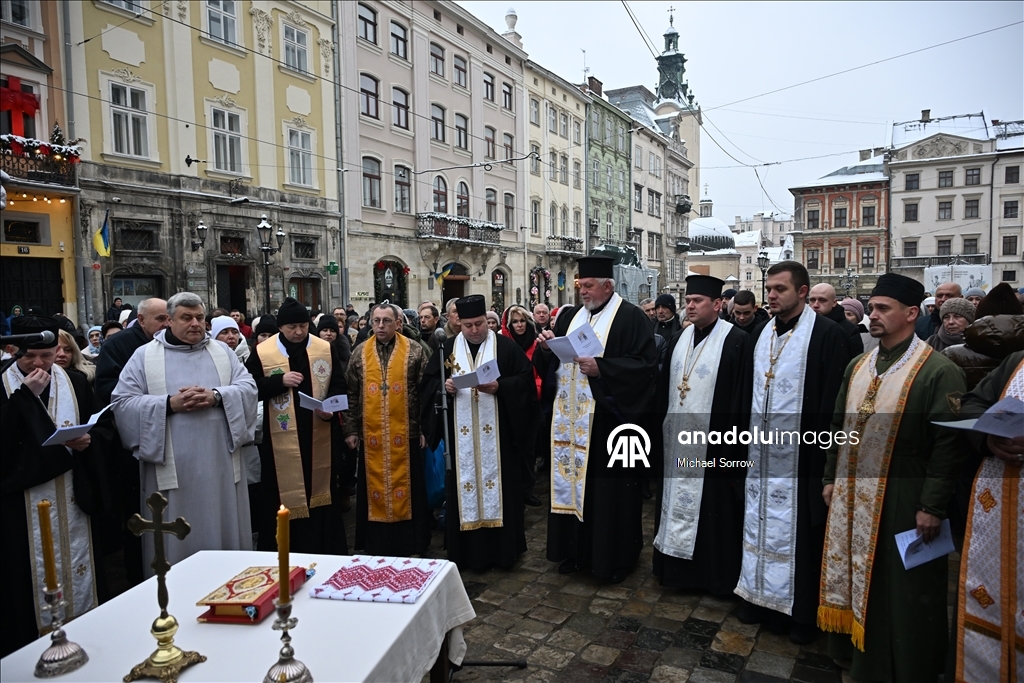 Во Львове прошло освящение воды на Богоявление