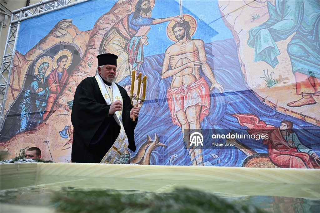 Во Львове прошло освящение воды на Богоявление